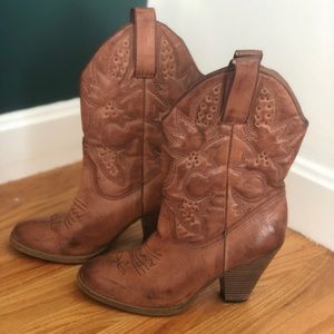 MIA saddle brown cowboy boots Sz 7❣️